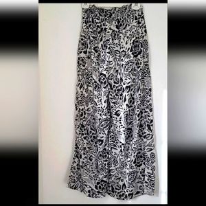 Palazzo Pants Black & White floral flowy wide leg pants.